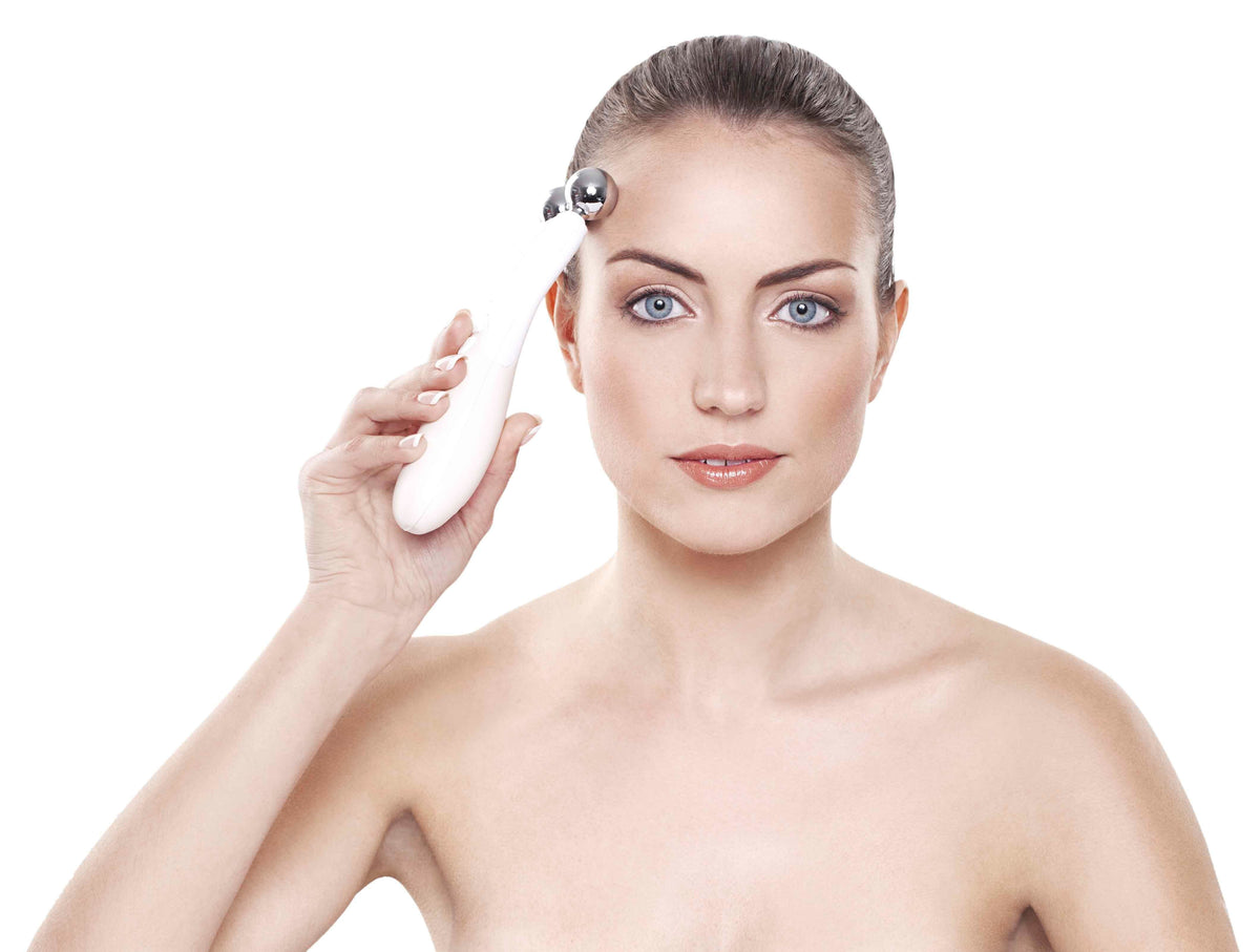 brunette lady using rio 60 second face lift to treat temple area 